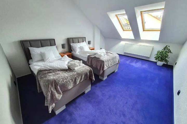 Room 5 of 25