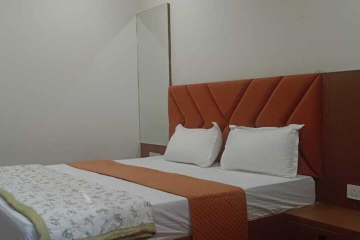 Room 9 of 44