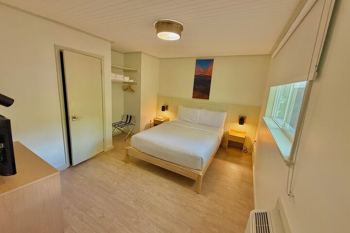 Room 10 of 18