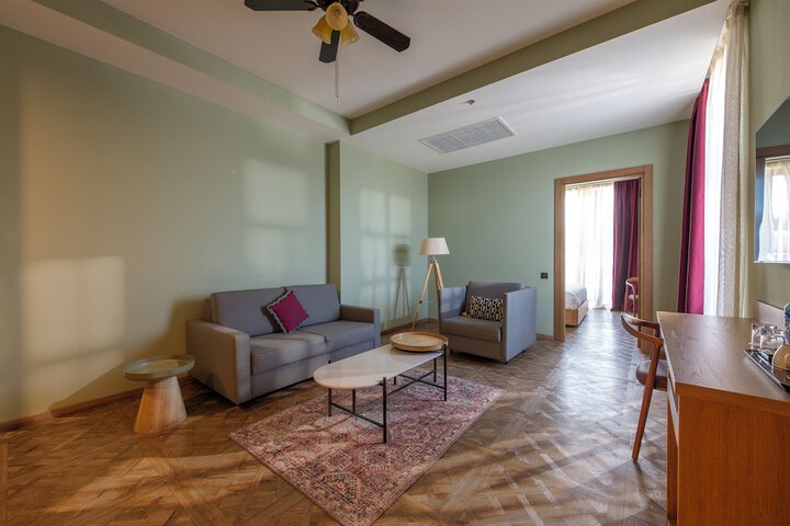 Room 15 of 53