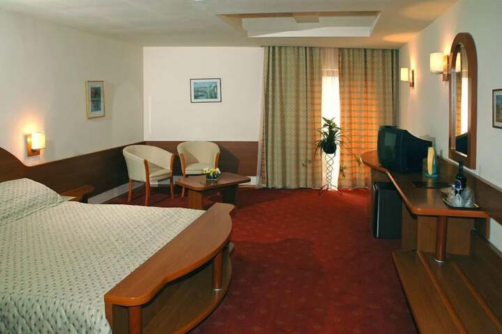 Room 10 of 50