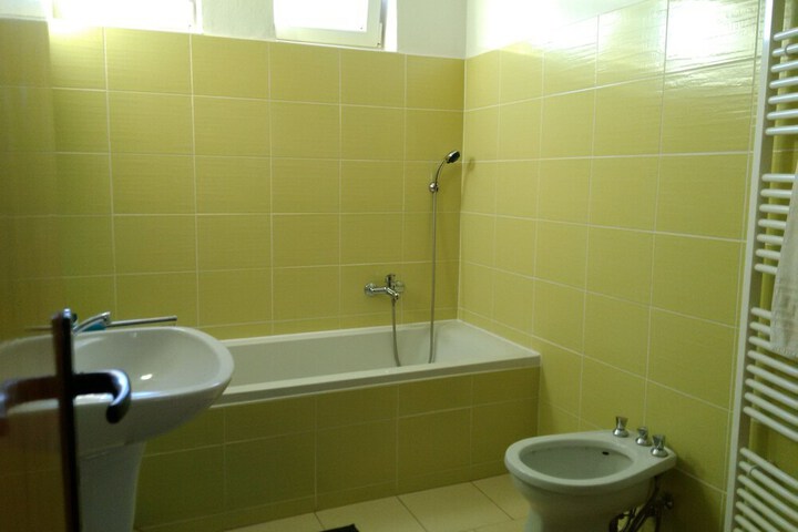 Room 9 of 15