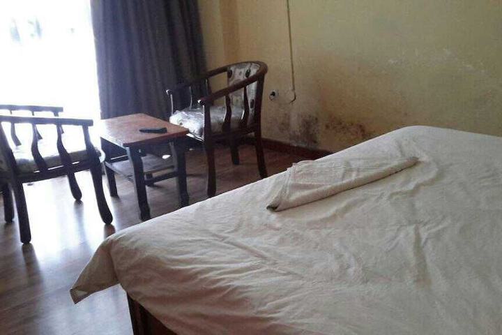 Room 9 of 16
