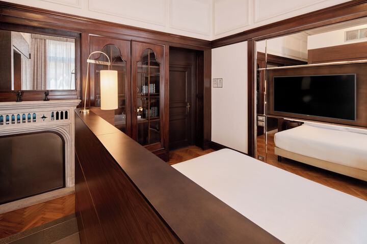 Room 73 of 163