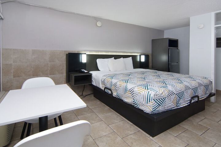 Room 11 of 39