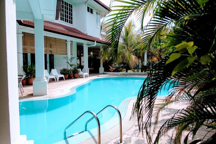 Pool Hotel