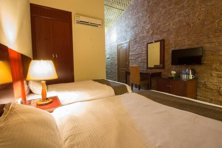 Room 6 of 23