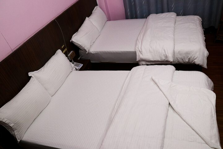 Room 9 of 27