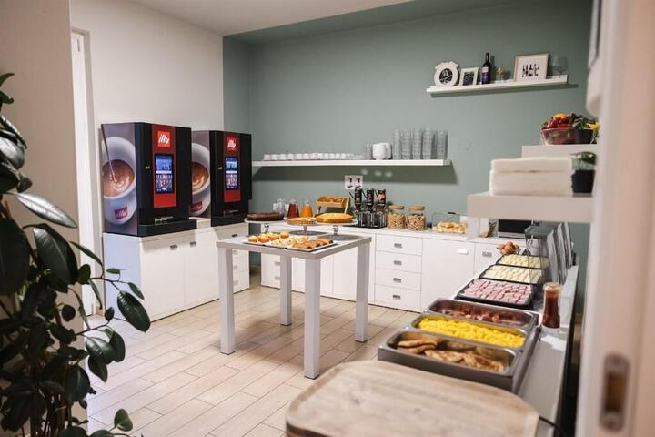 Breakfast/Coffee Service 105 of 128