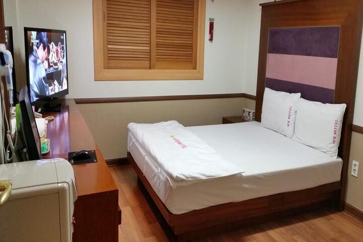 Room 1 of 6