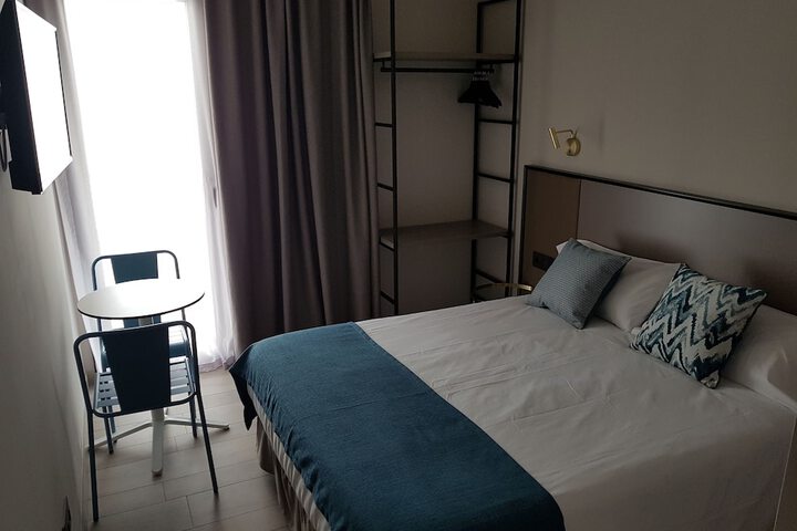 Room 3 of 49