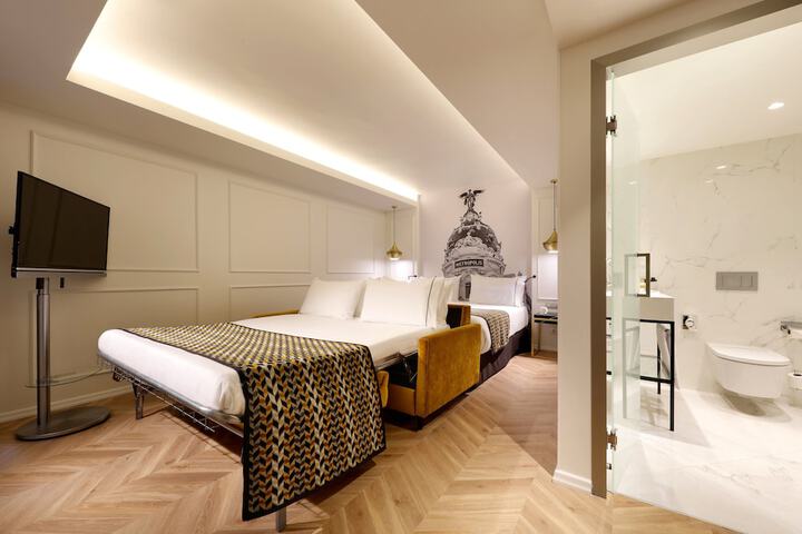 Room 34 of 62