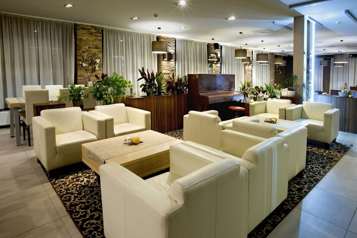 Lounge 29 of 35