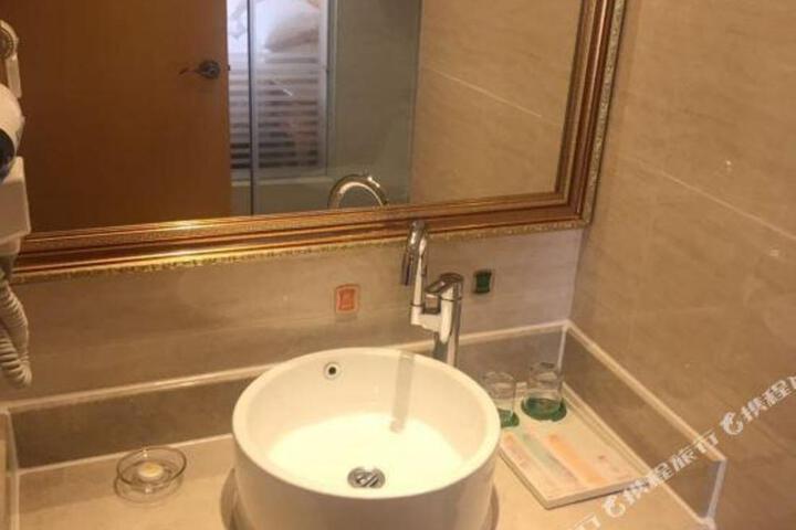 Vienna International Hotel(Puning High Speed Railway Station Store)