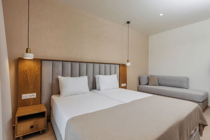 Room 45 of 184