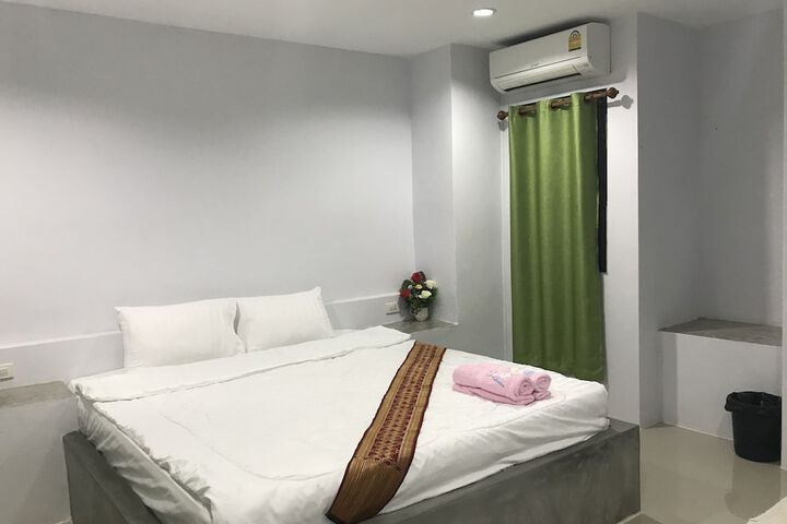 Room 6 of 38