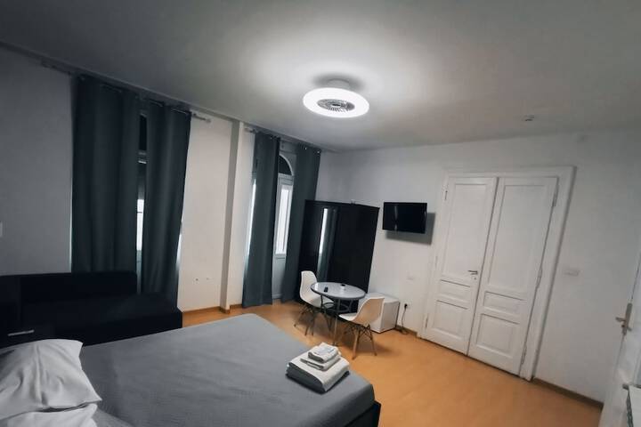 Room 6 of 32