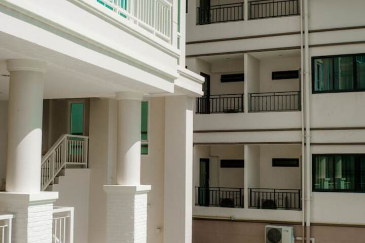 Hotel 165 of 174