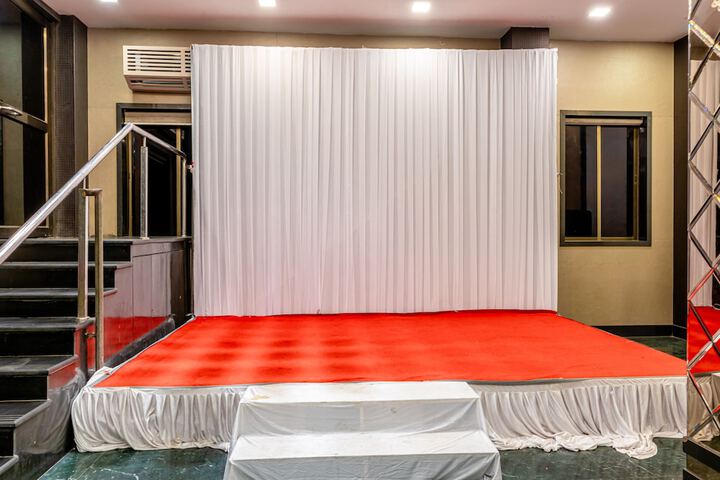 Ballroom/Hall 46 of 54