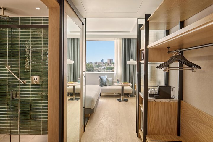 Room 51 of 78