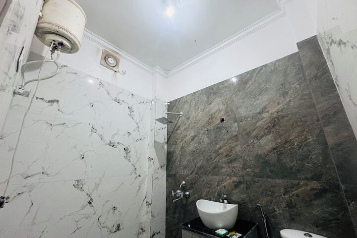 Room 18 of 25