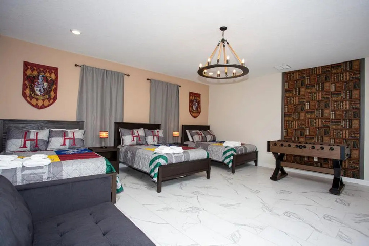 Room 6 of 27