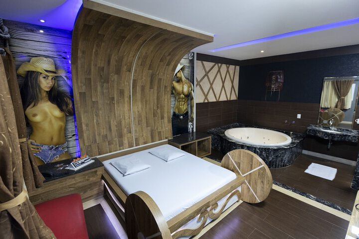 Room 10 of 114