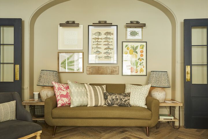 Lounge 62 of 79