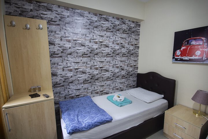 Room 9 of 14