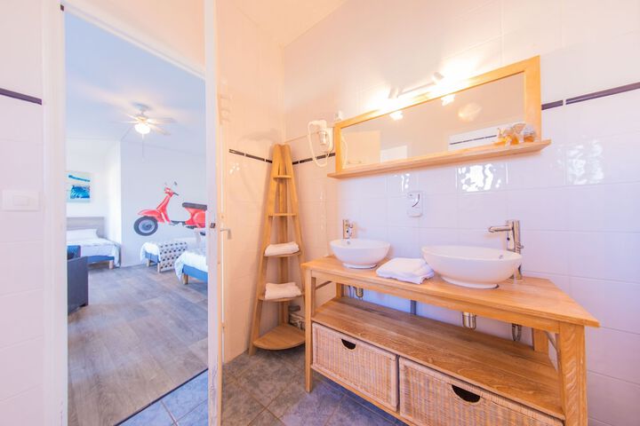 Room 18 of 27