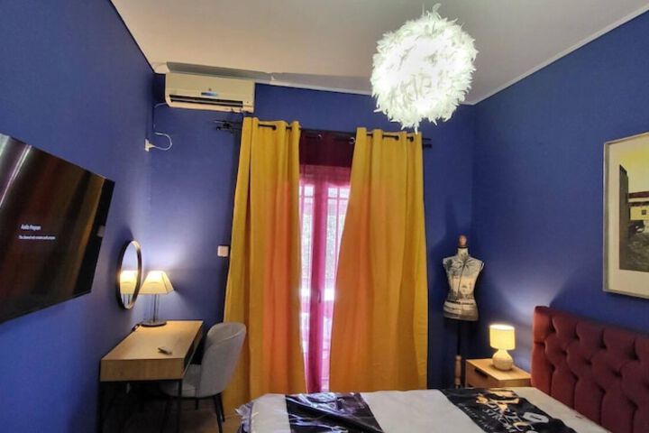 Room 6 of 13
