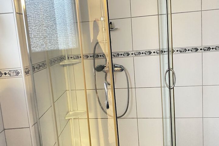 Room 4 of 6