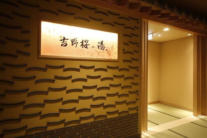 Ballroom/Hall 95 of 102