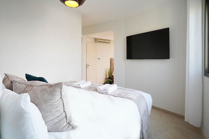 Room 5 of 74