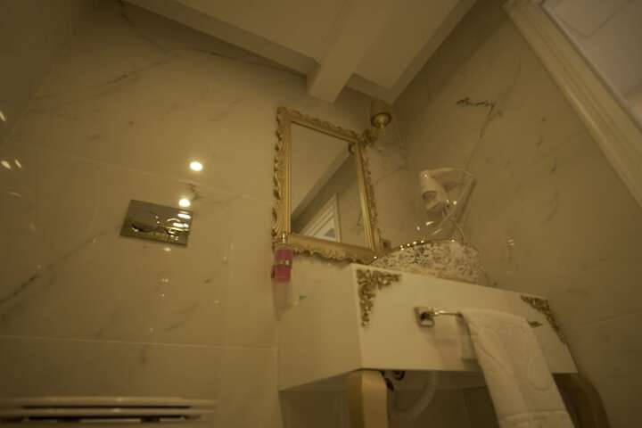Room 40 of 76