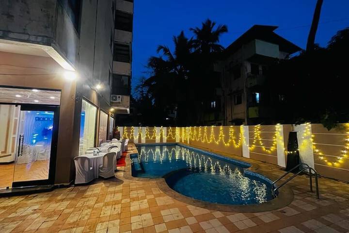Hotel Pool