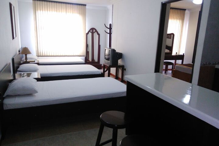 Room 10 of 17