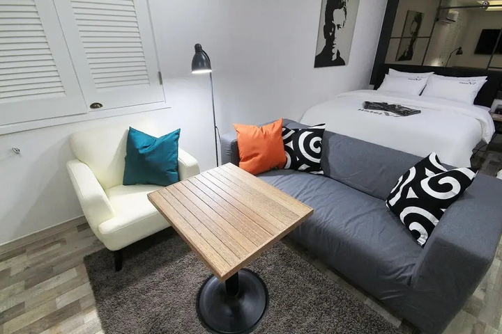 Room 3 of 11