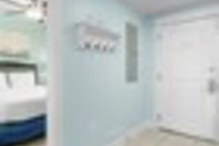 Room 107 of 444