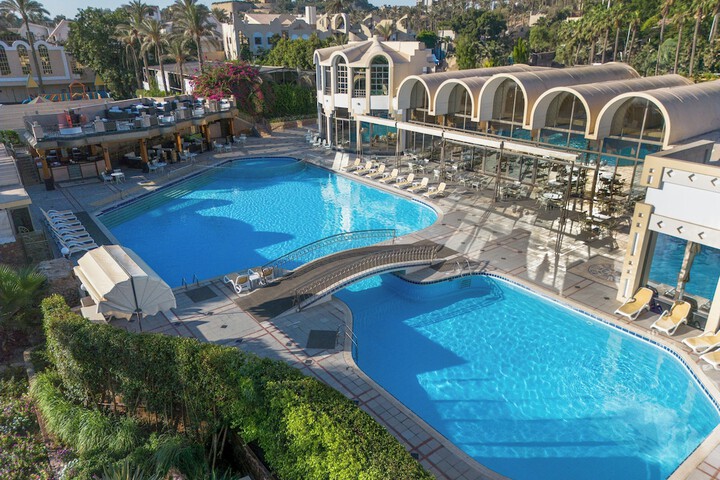 Hotel with Pool