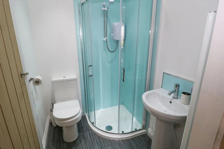 Room 4 of 4
