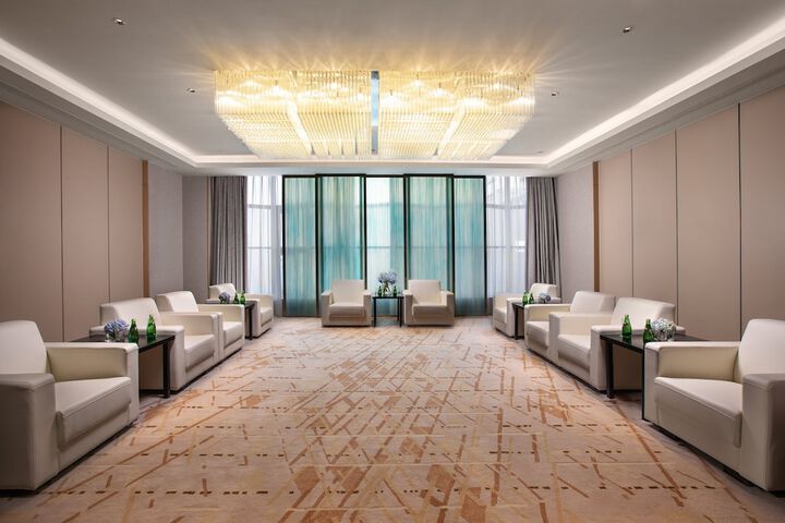 Ballroom/Hall 69 of 97