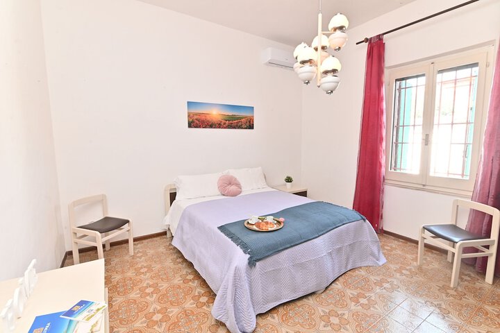 Room 2 of 38
