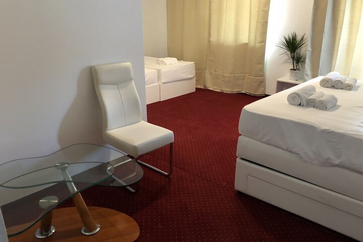Room 5 of 27