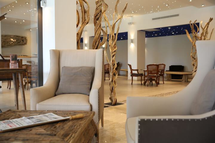Guest Lobby