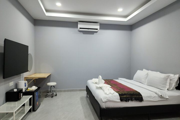 Room 13 of 65