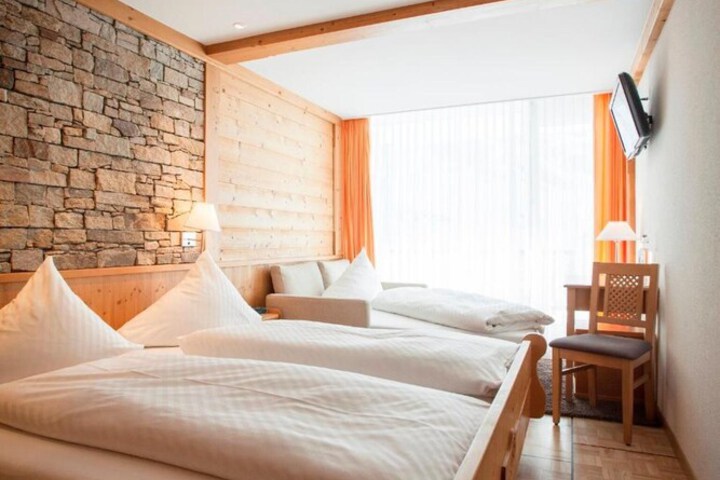 Room 14 of 65
