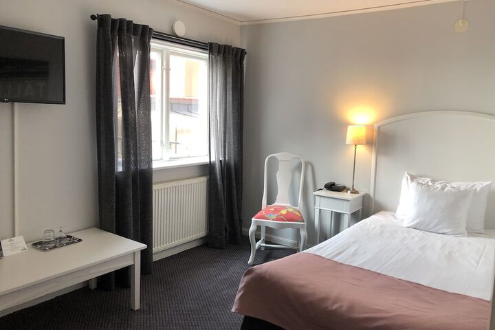 Room 12 of 121