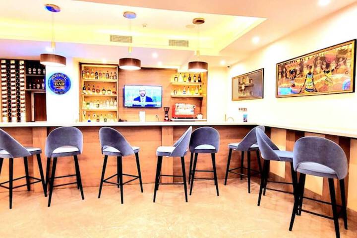 Lounge 53 of 60