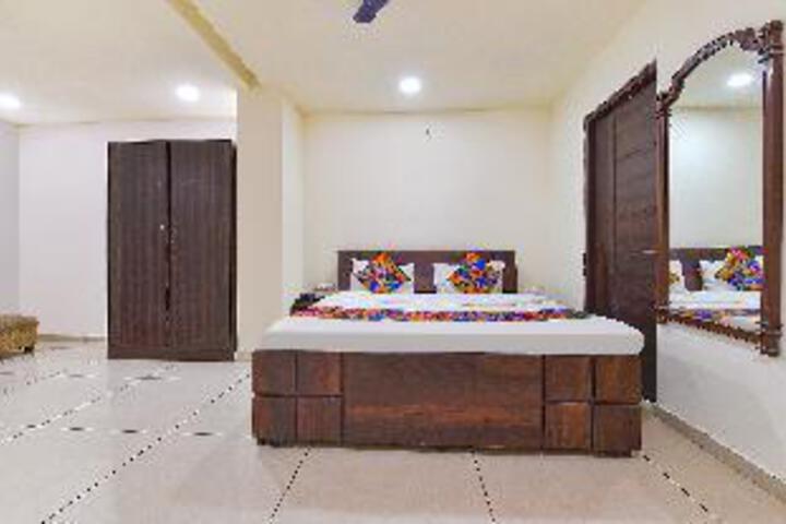 Room 8 of 27